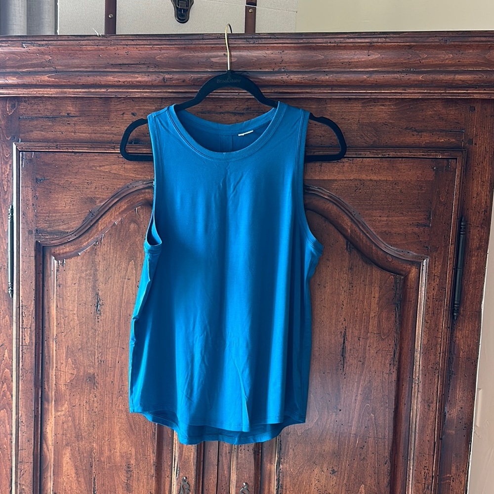 Athleta split back top